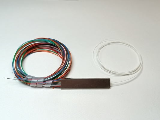 Les jambes colorées nues de PLC de diviseur optique de fibre de Mini Tube 1x16 boursouflent l'emballage